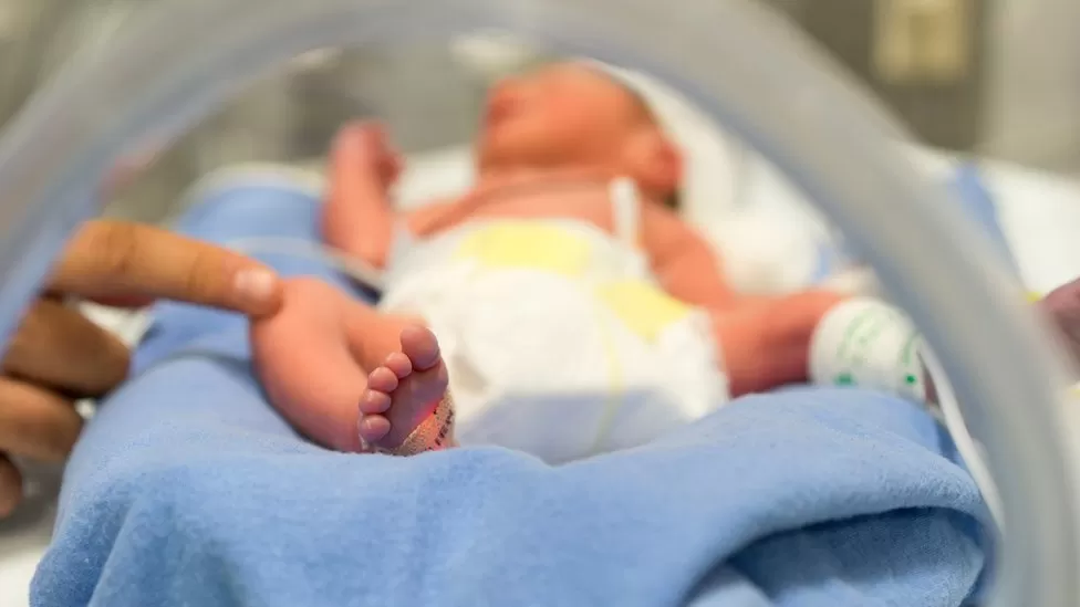 В Великобритании впервые родился ребенок из ДНК трех человек